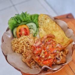 Mie Goreng Ayam Penyet Telor Dadar Pedas