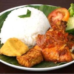 Nasi Ayam Penyet Kumplit