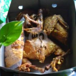 Ayam Goreng Utuh Plus 4 Ati Goreng Kremes