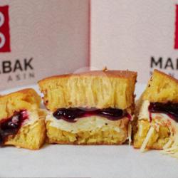 Martabak Strawberry Keju