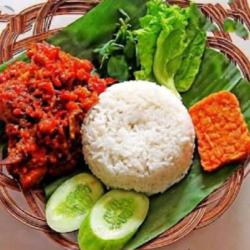 Nasi  Ayam Geprek Sambal Merah Level Pedas Plus Tempe Dan Terong Goreng