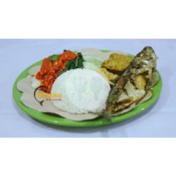 Nasi Tempong Ikan Goreng