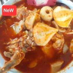 Seblak Ikan Bentuk Hati, Tulang, Dumpling Chese, Cikuwa Mini, Star Fish Ball, Kwetiau, Krupuk, Telor, Sosis, Makaroni, Siomay