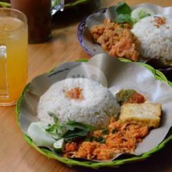 Nasi Uduk Tuna Suwir Pedas