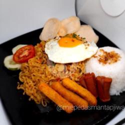 Mie Pedas   Telur   Nugget   Sosis   Nasi