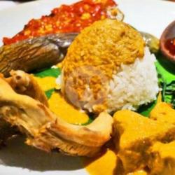 Nasi Ayam Sayur Sambal Dan Sayuran