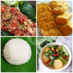 Pecak Bandeng Dan Sambel Pecak Nasi Tahu Tempe Sayur Asem