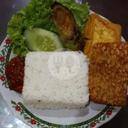 Nasi Tempe Tahu Lalap