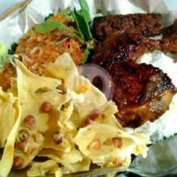 Nasi Pecel Ayam Panggang Pedas Atau Manis Khas Si Embok