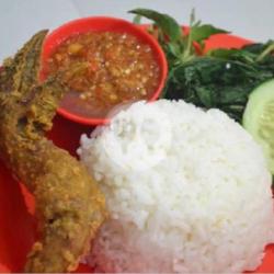 Nasi Uduk Kepala Ayam Goreng