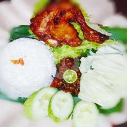 Ayam Goreng Negri   Nasi   Lalapan