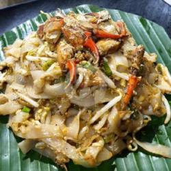 Kwetiaw Goreng Cumi Asin Telor Ayam  Baso