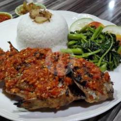 Ikan Nila Pedas Tumis Kangkung