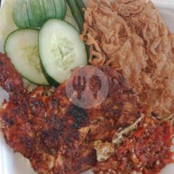 Nasi Ayam Bakar Taliwang Telur Crispy Melimpah