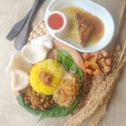 Nasi Kuning Semur Tahu