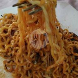 Mie Korean Spicy Lv.1-5 With Mozarella