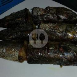 Nasi   Ikan Tongkol Goreng   Sambal   Lalapan   Es Teh