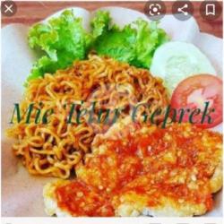 Nasi Mie Telor Geprek