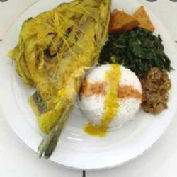 Nasi Ikan Gulai Kepala Kakap