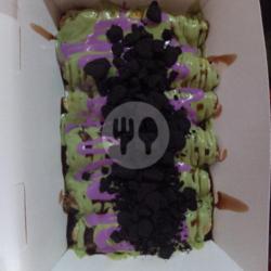 Banana Glaze Avocado Taro Oreo