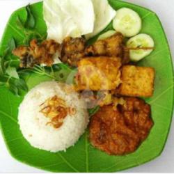 Pahe 2 ( Nasi, Ati, Tahu, Tempe, Usus / Kepala Ayam)