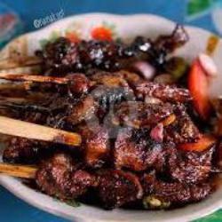 Sate Kambing 10 Tusuk   Lontong Bumbu Kecap