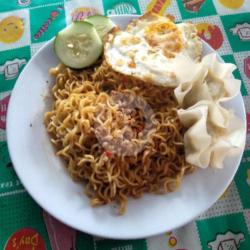 Mie Goreng Special Telor Pangsit