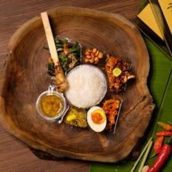 Nasi Campur Ayam Suwir Klungkung
