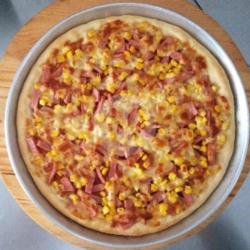 Beefcorn Pizza Sedang Pinggiran Keju