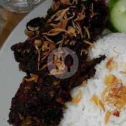 Kepala Bebek Pedas Bumbu Hitam