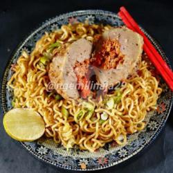 Mie Goreng Isi Bakso