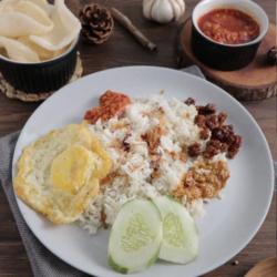 Nasi Uduk Bumbu Rendang  Telur Ceplok