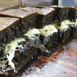 Black Forest Keju Pisang Kacang Susu