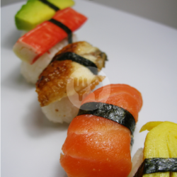 Nigiri Sushi (5 Pcs)