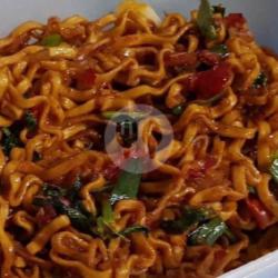 Mie Goreng Pedas Kerupuk