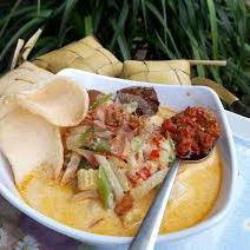 Kupat Sayur Telor