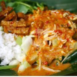 Nasi Pecel Peyek Plus Bakwan Jagung