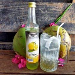 Es Kelapa Muda Sirup Lemon