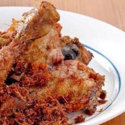 Ayam Spesial Serundeng Pedas