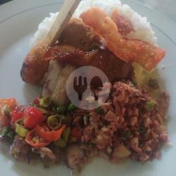 Nasi Campur Lawar Babi