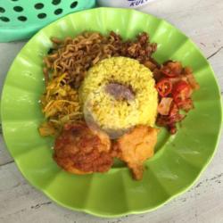 Nasi Kuning Komplit