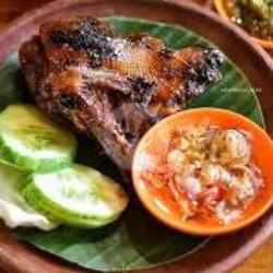 Bebek Bakar Sambal Mentah