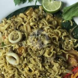 Indomie Goreng Basah Cumi Telor Eropa