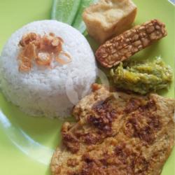 Nasi Uduk Telor Dadar