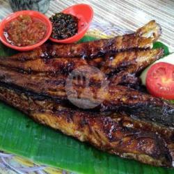 Ikan Tenggiri Bakar Utuh Ukrn Sedang