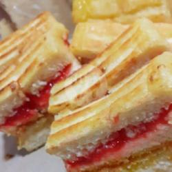 Roti Bakar Keju   Strawberry