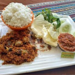 Nasi Lalapan Rempelo Ati Laos