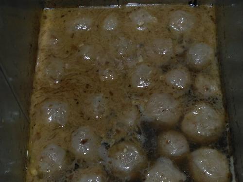 Bakso Prasmanan Bang Qomar Noyontaan, Noyontaan Gang 7 Nomor 9A