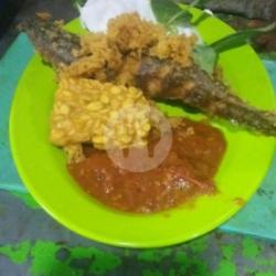 Lele  Nasi Uduk