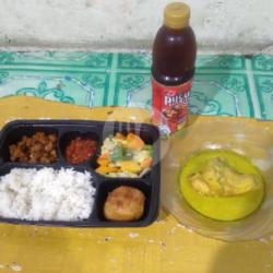 ( Nasi Rames ) Ayam Opor Dan Teh Pucuk